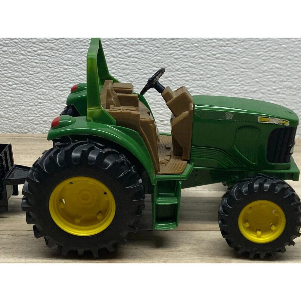 ERTL John Deere H0315WY00 Tractor And Vagon 1/16 Scale Metal & Plastic Toy